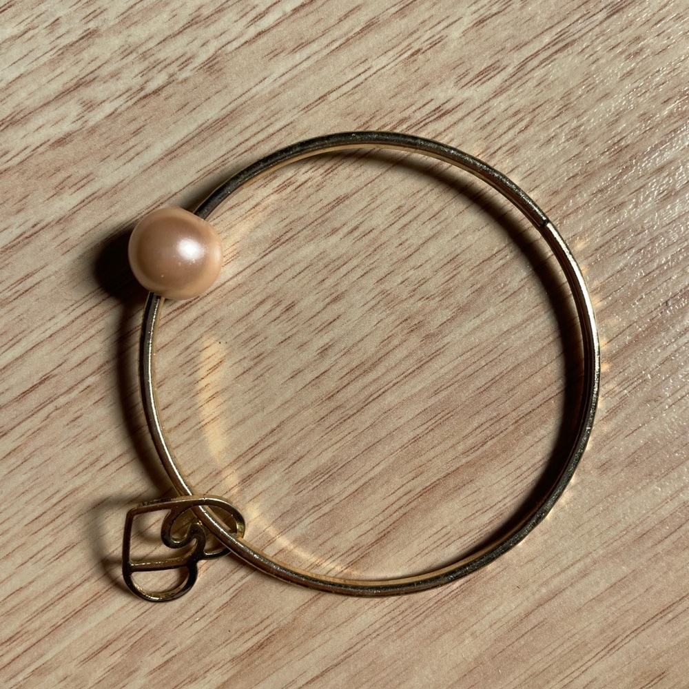 Elegant Gold Bracelet with Pearl Accent and earrings